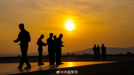 帅！霞光和战机同框氛围感拉满