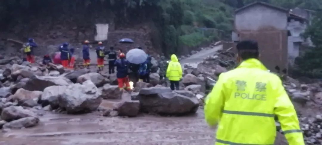 争分夺秒！雅安汉源“7·20”山洪暴雨灾害抢险救援直击