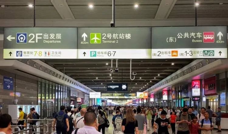 “公交难找、网约车贵、出租车态度差”，虹桥枢纽交通的“三公里魔咒”如何打破？