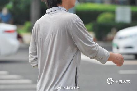 北京体感温度已超40℃湿热交蒸 北京“桑拿天”持续 北京体感温度已超40℃湿热交蒸 北京“桑拿天”持续