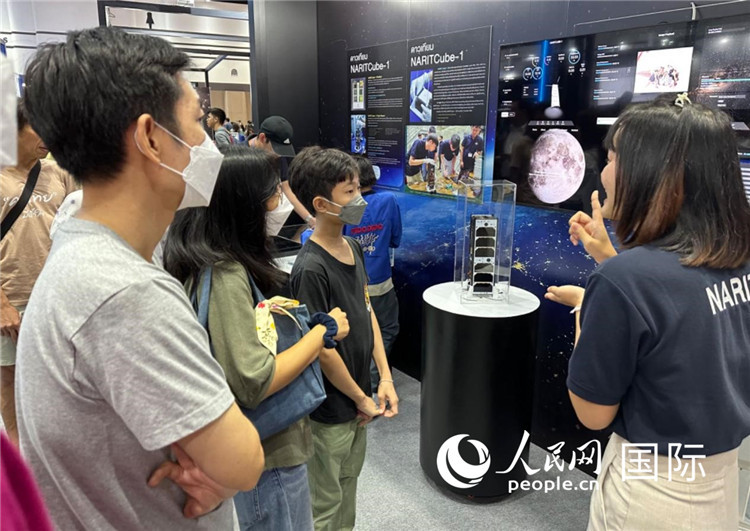 “嫦娥五号”月球样品首次在海外展出 “嫦娥五号”月球样品首次在海外展出