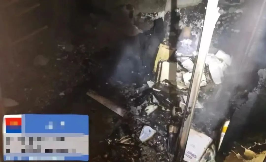 5岁幼童书房中另类“看书”，将书房变身“火海”