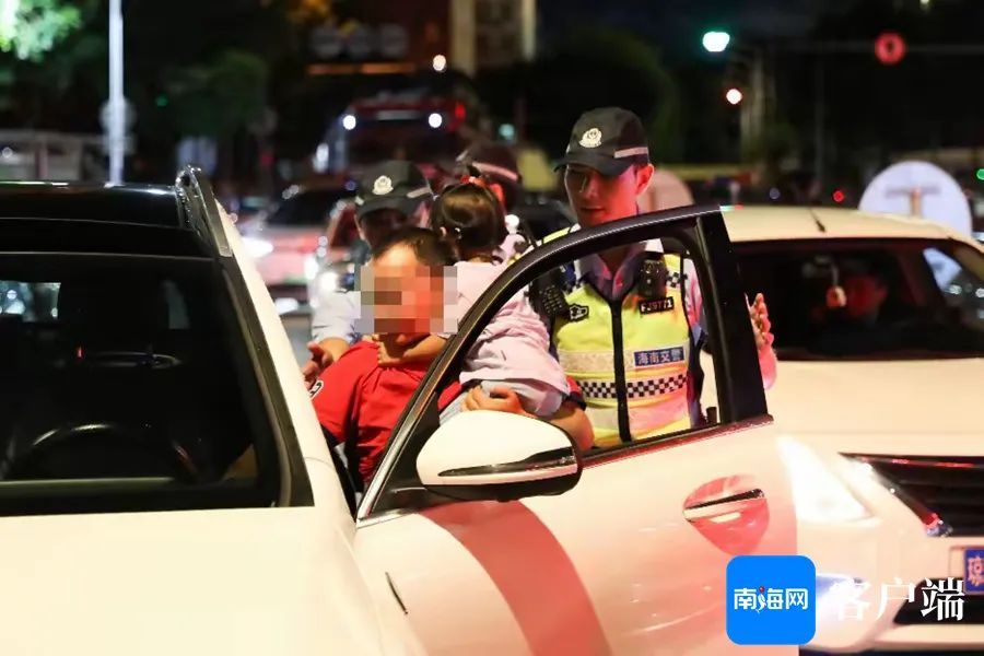 海口一醉驾男子边开车边抱娃，被查却坚称没喝酒……