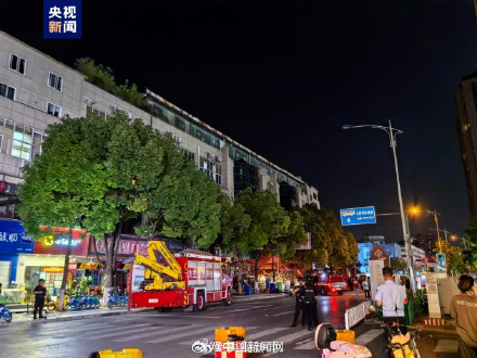 昆明一商铺招牌坠落致3死7伤