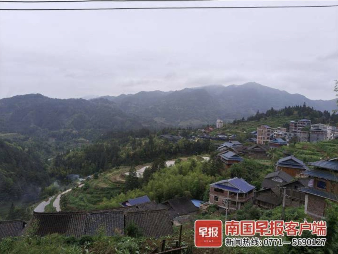 “您贵姓？”“滚！”这个村一半人姓滚