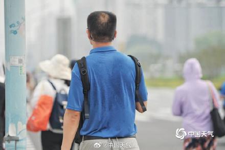 北京体感温度已超40℃湿热交蒸 北京“桑拿天”持续 北京体感温度已超40℃湿热交蒸 北京“桑拿天”持续