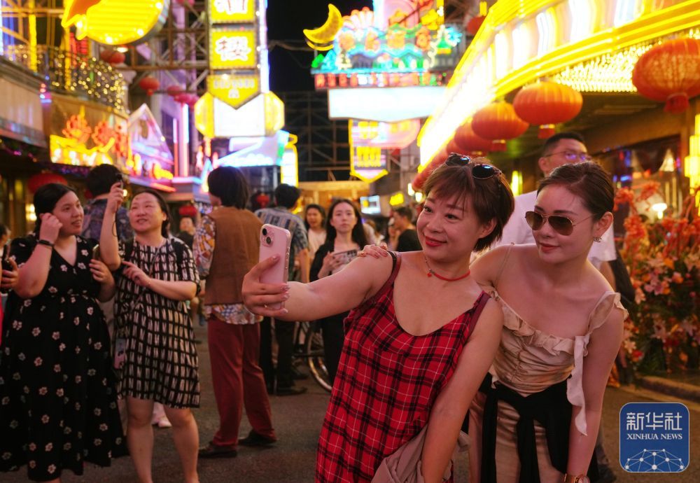 《繁花》拍摄地霓虹点亮  “黄河路”夜游即将开启