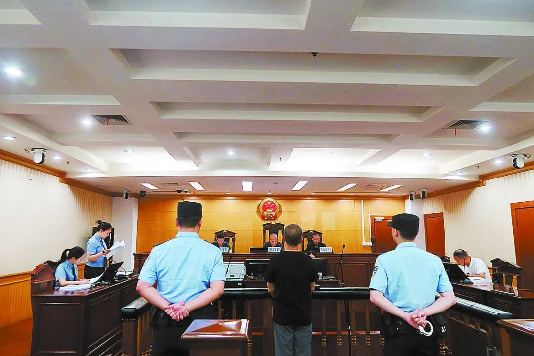 公司新来的法务“背景强大”，为何连律师执业证书都是假的？