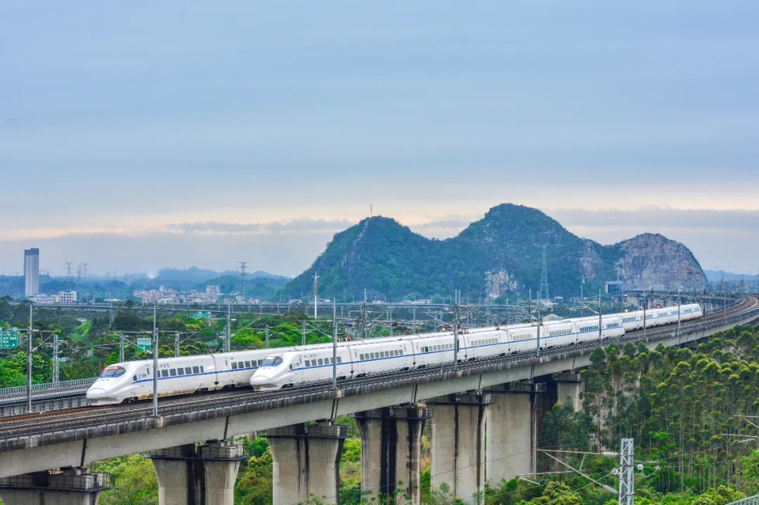 铁路附近放飞无人机、动车上吸烟、铁轨上拍照……这些人挨罚了 铁路附近放飞无人机、动车上吸烟、铁轨上拍照……这些人挨罚了