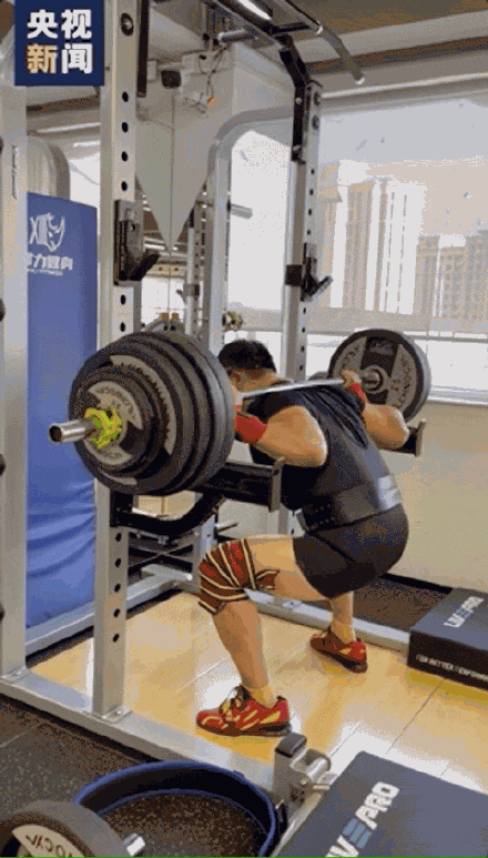 哲学教授夺力量举国际冠军