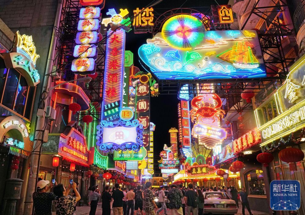《繁花》拍摄地霓虹点亮  “黄河路”夜游即将开启