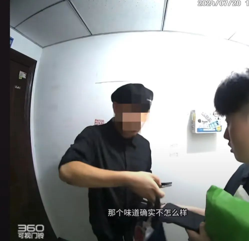 霸王茶姬店员上门找消费者求删差评，客服回应系“友好沟通”