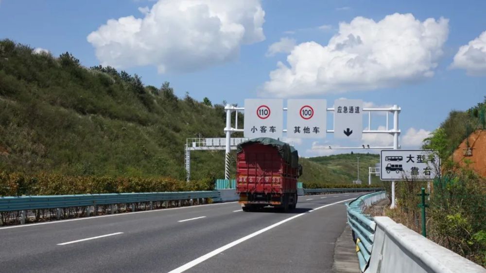 拒绝“断崖式”限速! 黔南境内1378公里高速公路即将完成限速优化调整 拒绝“断崖式”限速! 黔南境内1378公里高速公路即将完成限速优化调整