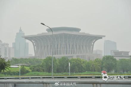 北京体感温度已超40℃湿热交蒸 北京“桑拿天”持续 北京体感温度已超40℃湿热交蒸 北京“桑拿天”持续