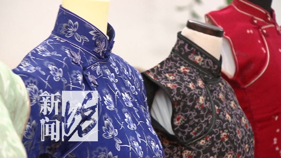 太意外！知名男歌手带着“白月光”现身上海！他被称“隐形富豪”，好感度拉满→