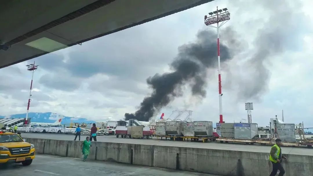 已致22人遇难，包括5名中国人！尼泊尔一架客机坠毁