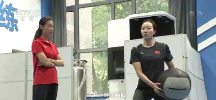 为中国队加油！马龙冯雨担任中国代表团旗手