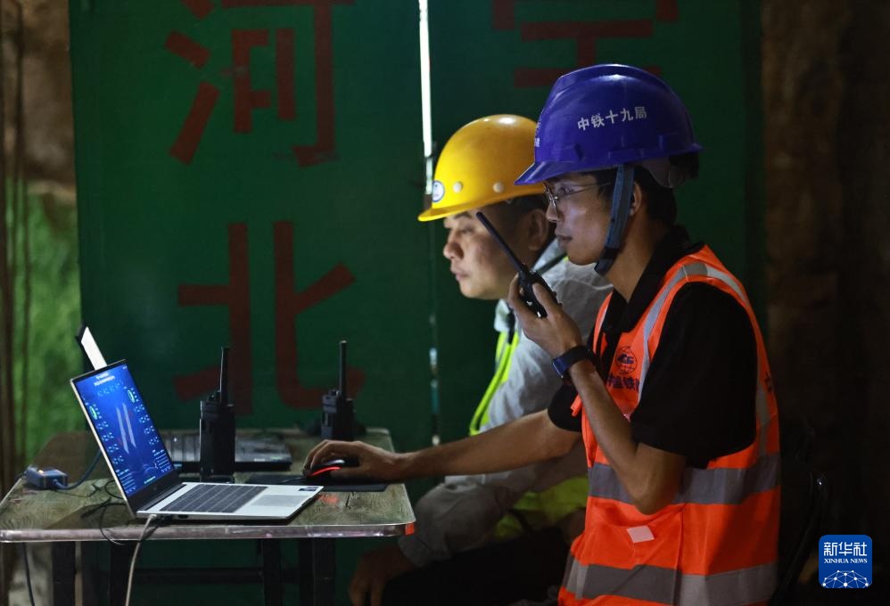 京哈高速公路万吨公铁立交桥成功转体 京哈高速公路万吨公铁立交桥成功转体