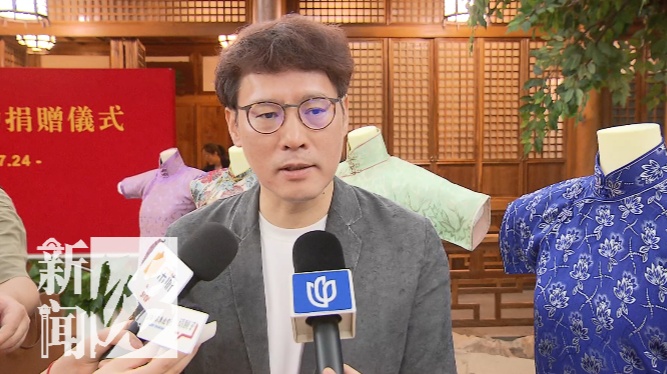 太意外！知名男歌手带着“白月光”现身上海！他被称“隐形富豪”，好感度拉满→