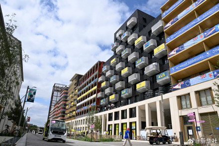 一起走进巴黎奥运村