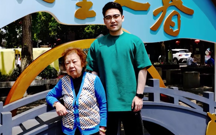 80岁上海外婆走红！三分嘲讽七分不屑……网友：人间清醒！简直是我的嘴替