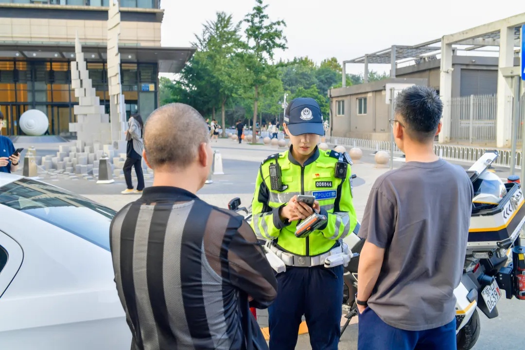 北京女警铁骑2.0，亮相！