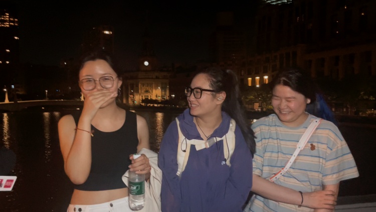 凌晨4点，上海市区这座桥上已挤满人！警戒线都拉上了