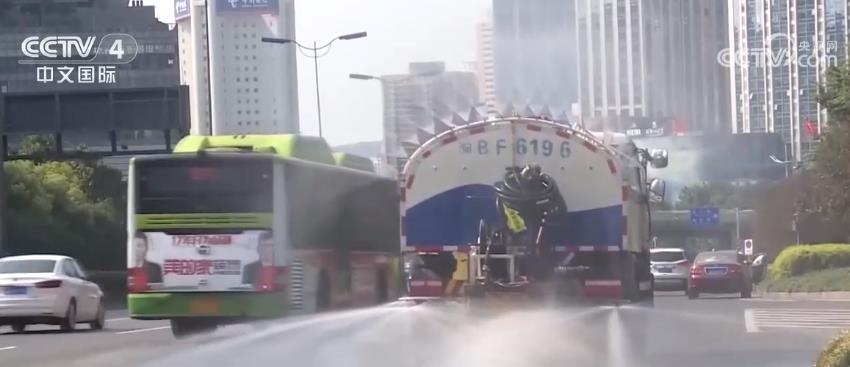 各地积极应对高温“烤”验 加强一线岗位防暑降温工作