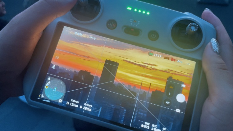 凌晨4点，上海市区这座桥上已挤满人！警戒线都拉上了