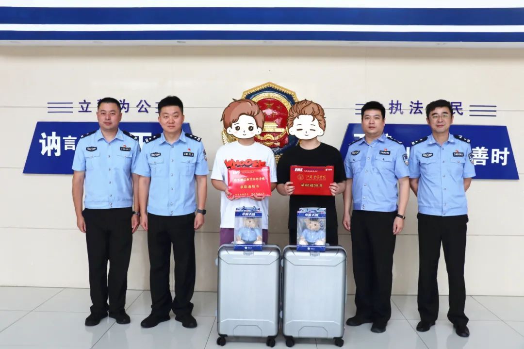 双胞胎兄弟考上大学，为什么来派出所报喜？