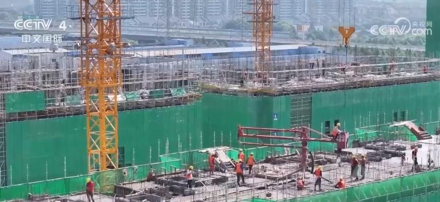 各地积极应对高温“烤”验 加强一线岗位防暑降温工作