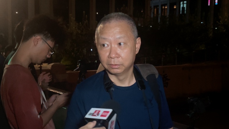 凌晨4点，上海市区这座桥上已挤满人！警戒线都拉上了