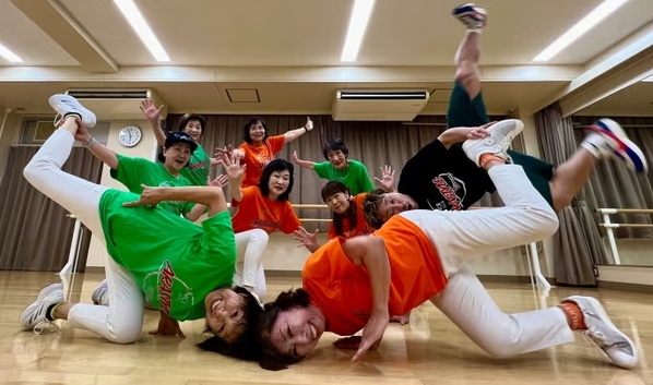 英媒:受巴黎奥运启发,日本老人组霹雳舞队 英媒:受巴黎奥运启发,日本老人组霹雳舞队