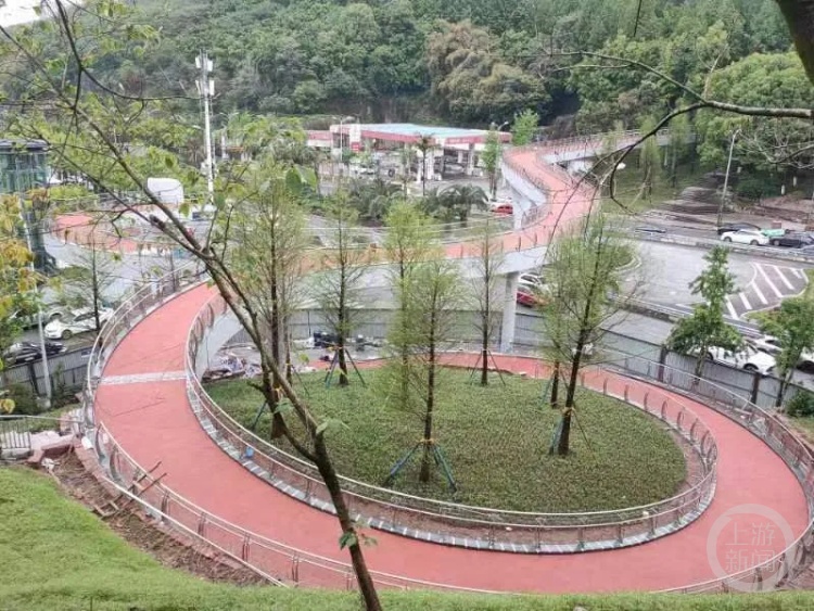 Y、O、S!重庆一批“凹造型”的人行天桥将上线 Y、O、S!重庆一批“凹造型”的人行天桥将上线