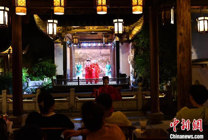 暑期演艺热络 带火“跟着演出去旅行” 暑期演艺热络 带火“跟着演出去旅行”