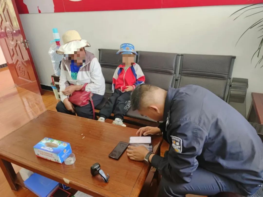 青海一6岁小孩当“榜一大哥”,用奶奶的养老金打赏主播 青海一6岁小孩当“榜一大哥”,用奶奶的养老金打赏主播