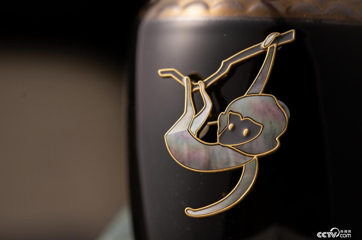 南博会纪念胸针:赞美传递云南独特生态文化 南博会纪念胸针:赞美传递云南独特生态文化