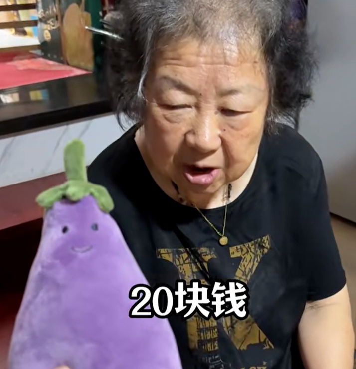 80岁上海外婆走红！三分嘲讽七分不屑……网友：人间清醒！简直是我的嘴替