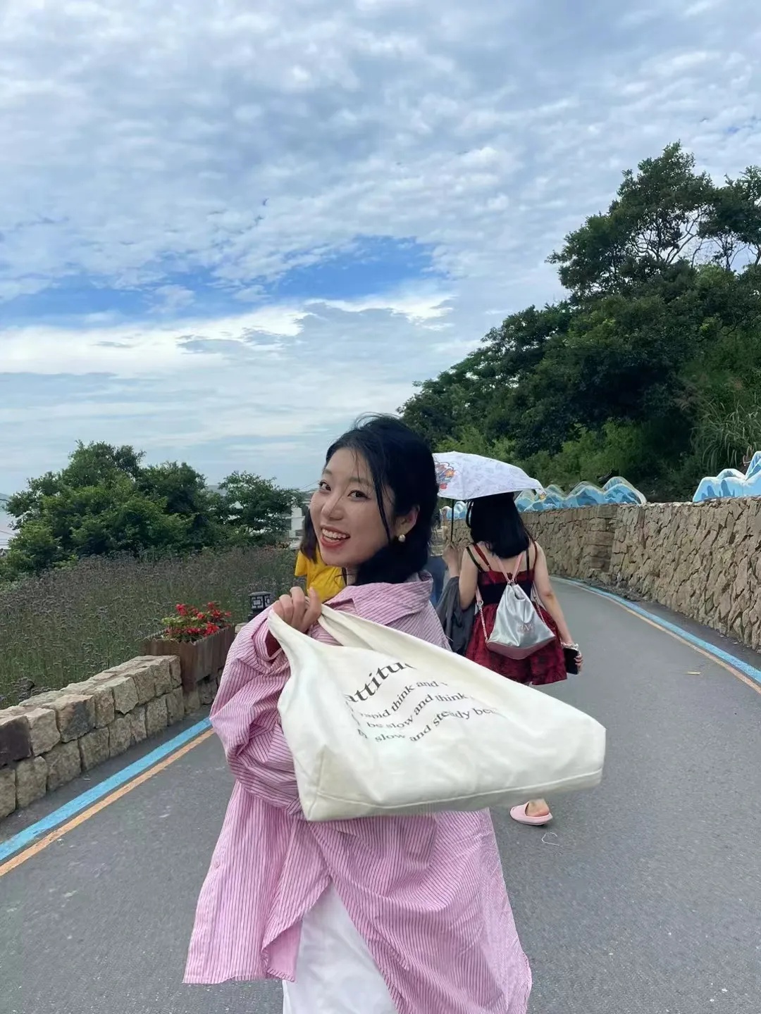 “00后”姑娘试用期请假15天，老板：值得！