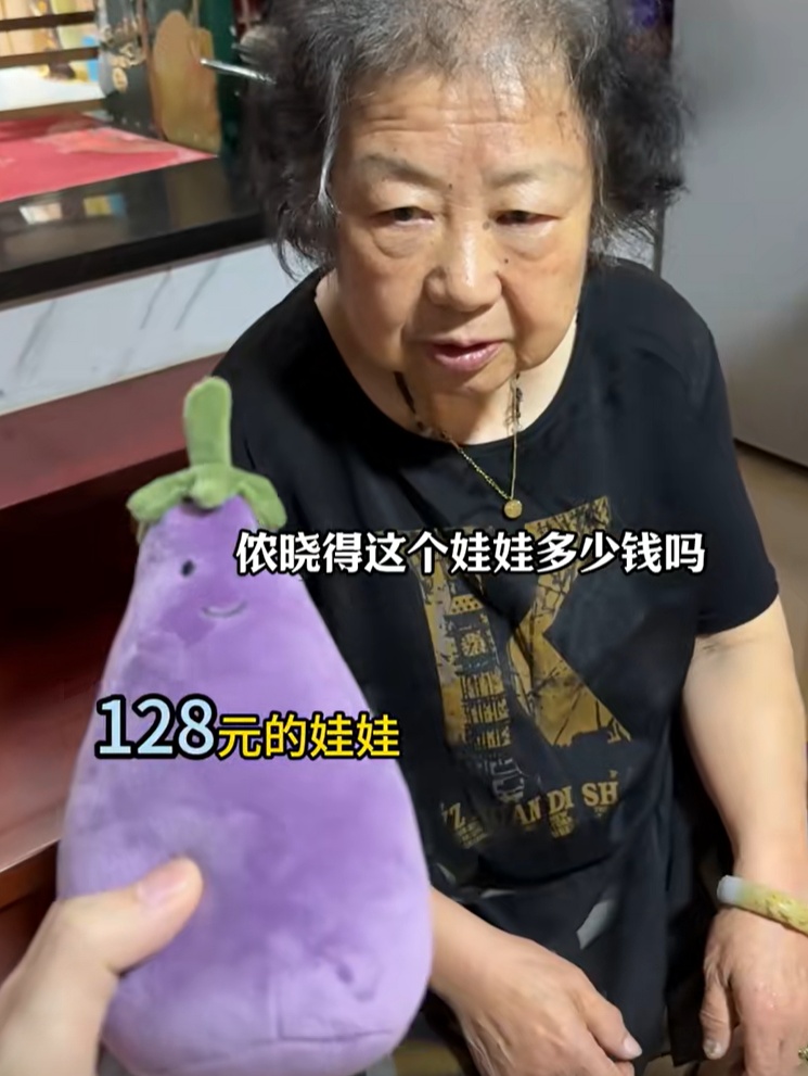 80岁上海外婆走红！三分嘲讽七分不屑……网友：人间清醒！简直是我的嘴替