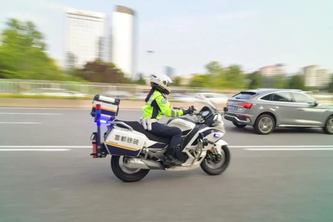 北京女警铁骑2.0，亮相！
