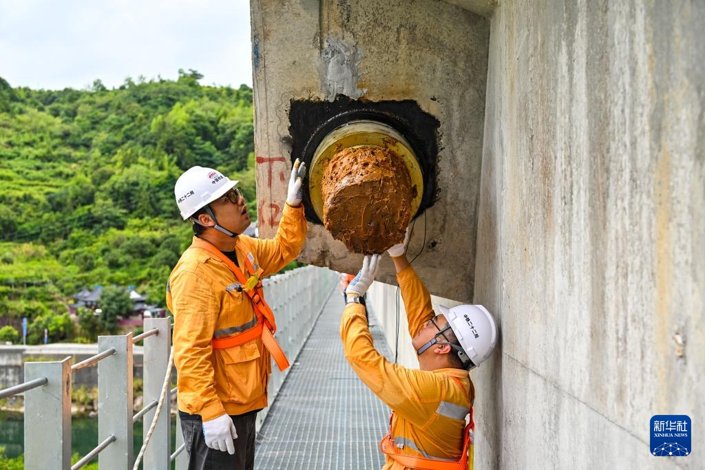 杭温高铁巡检防台风“格美”
