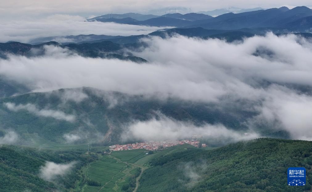 河北隆化:茅荆坝雾霭山岚如画 河北隆化:茅荆坝雾霭山岚如画