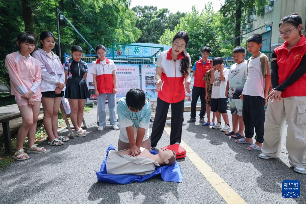 “世界防溺水日”爱心公益游泳班护航暑期安全