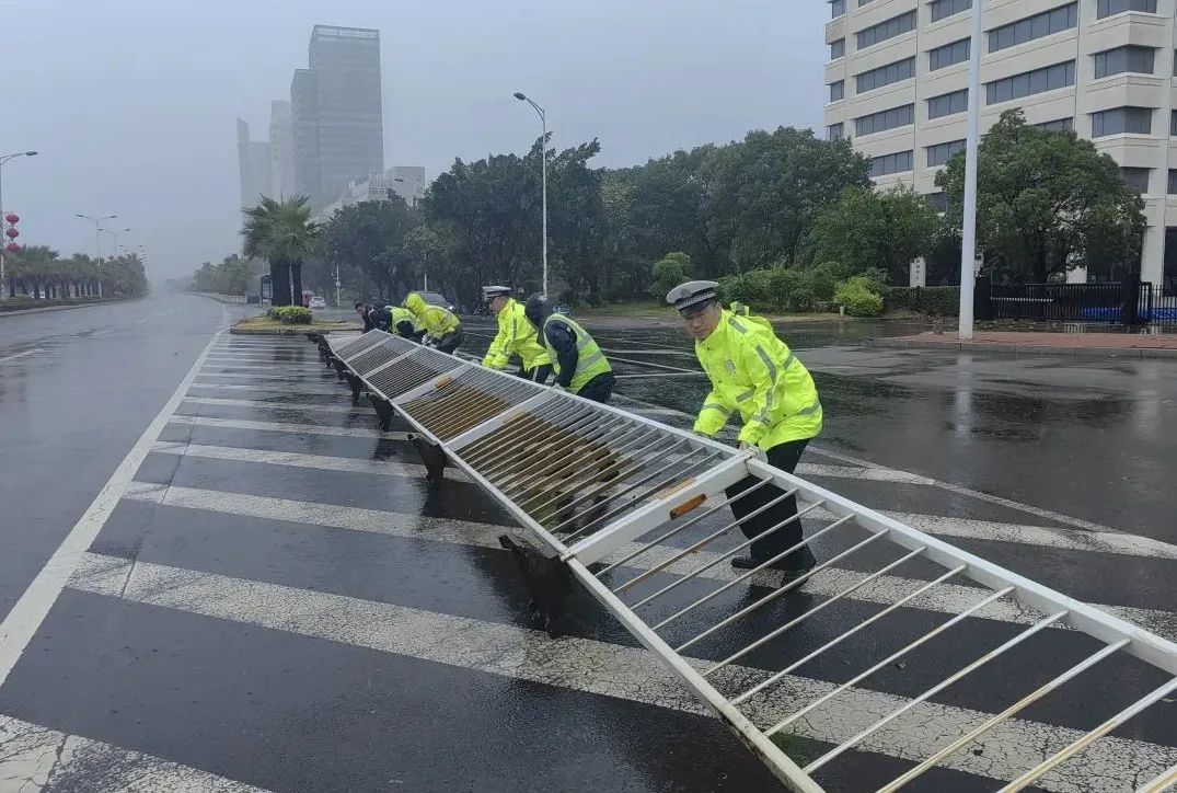 “格美”逼近！福建公安战台风抗暴雨