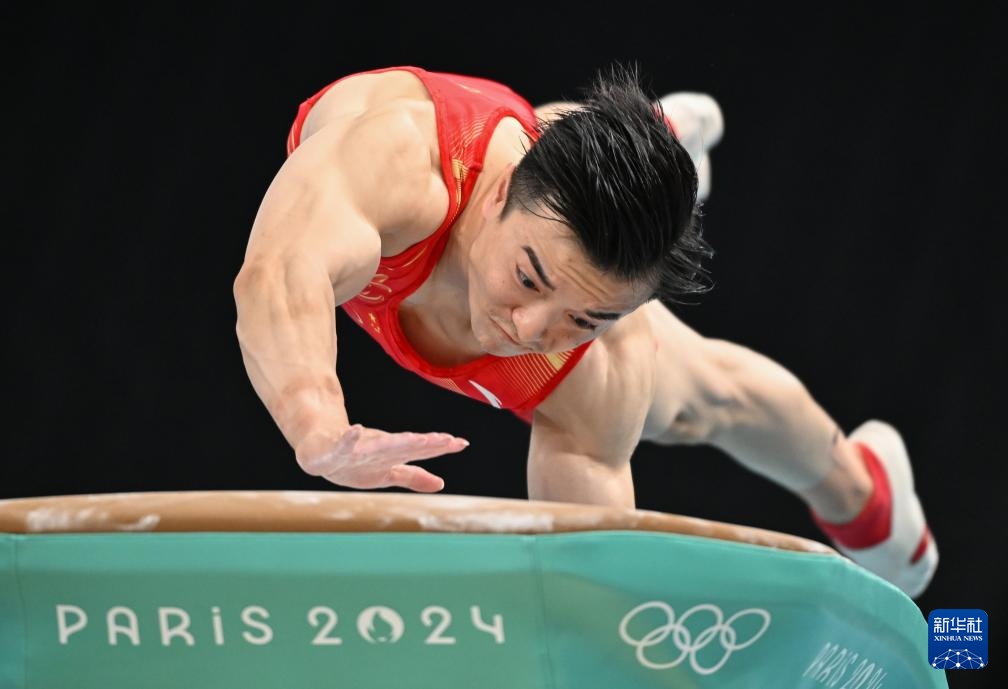 巴黎奥运会|体操——中国男队进行赛台训练 巴黎奥运会|体操——中国男队进行赛台训练