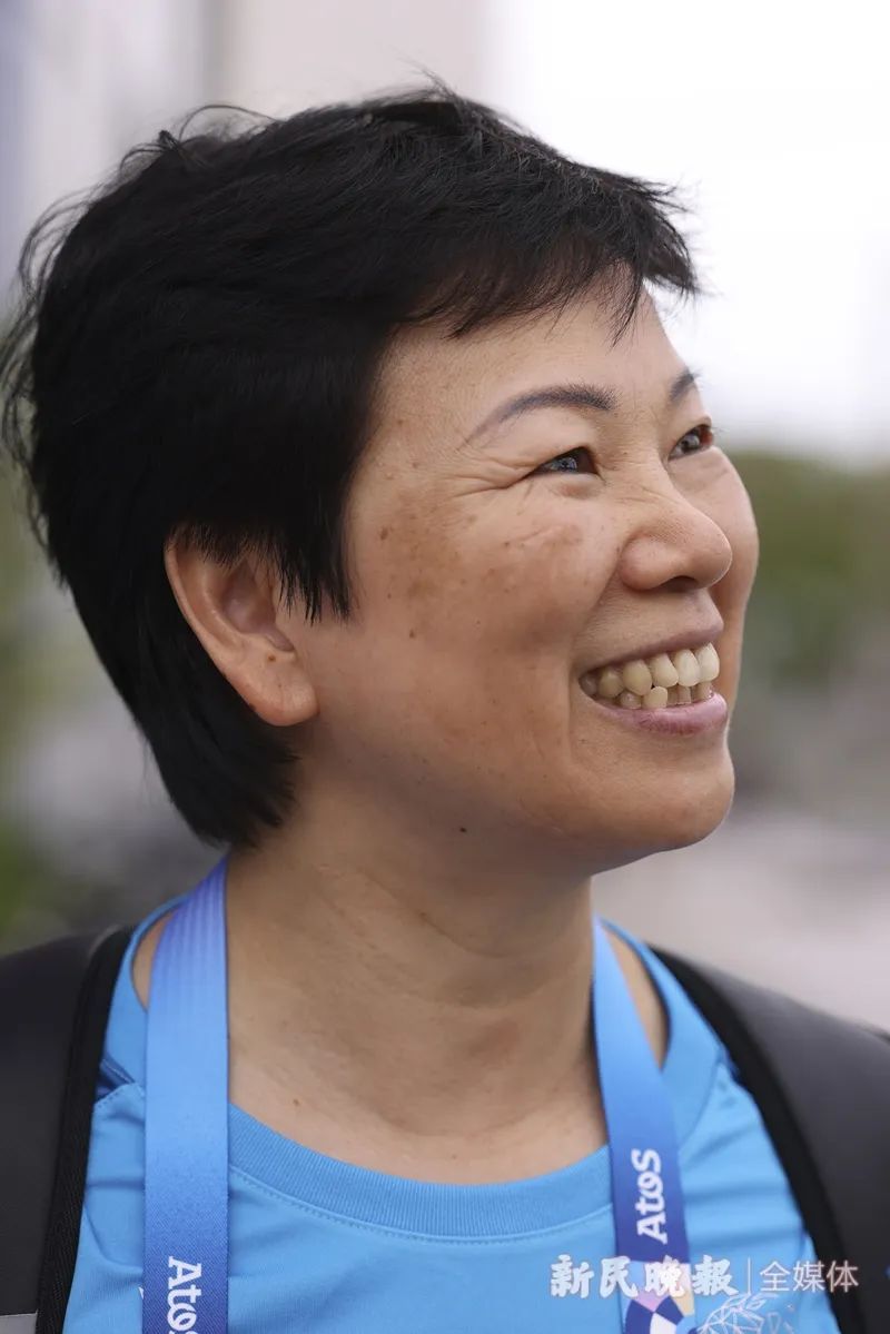 上海阿姨倪夏莲，40年后在巴黎与队友重聚！用沪语吐槽：食堂没肉馒头
