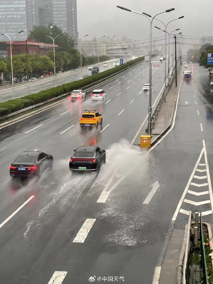 北京今日降雨持续局地有大雨 最高温将降至30℃以下