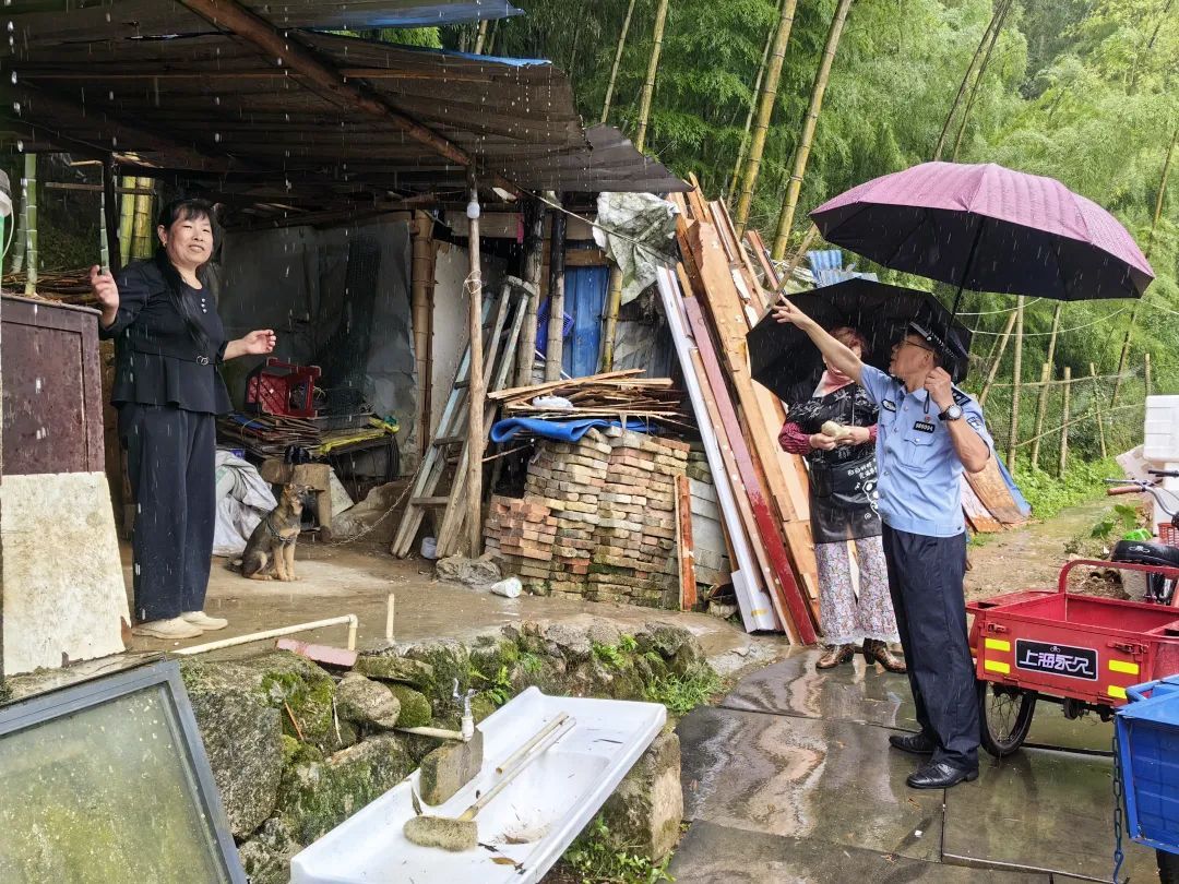 “格美”逼近！福建公安战台风抗暴雨