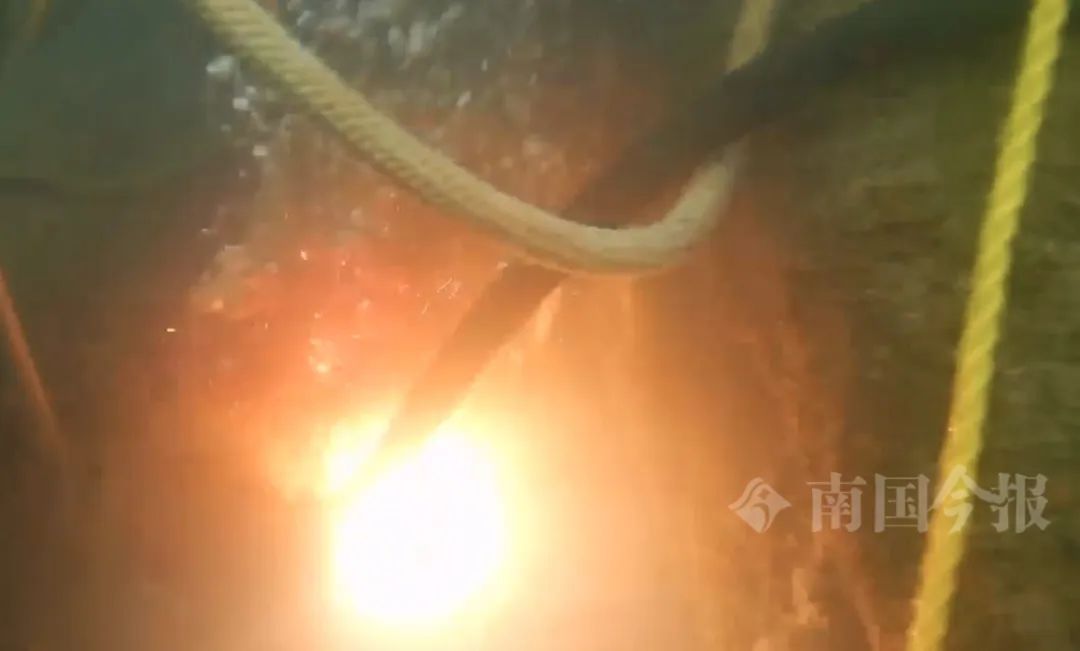 柳州这个“网红”沉入柳江一个多月，终于又升上来了！